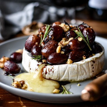 Baked Brie with Roasted Grapes