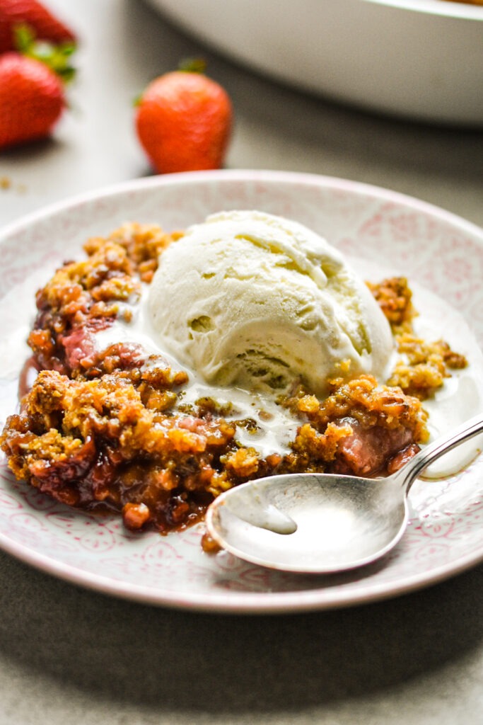 Ginger Rhubarb Strawberry Crisp