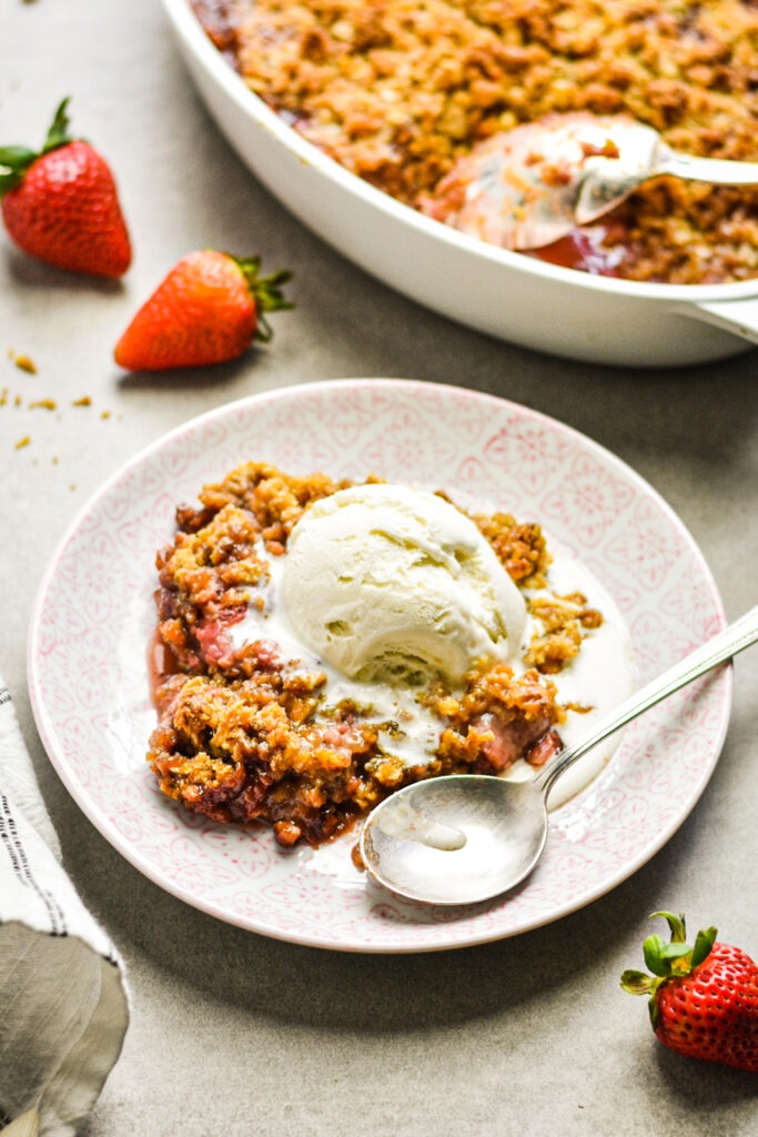 Ginger Rhubarb Strawberry Crisp