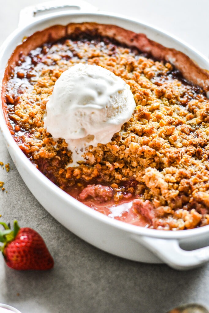 Ginger Rhubarb Strawberry Crisp